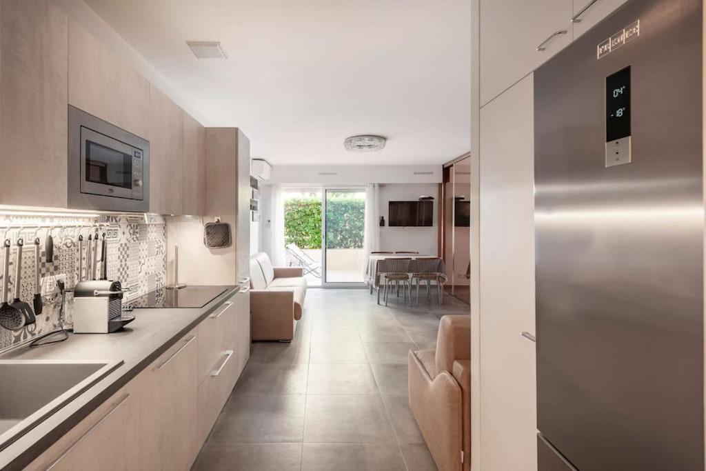 Superbe Studio Avec Terrasse En Front De Mer Menton Exterior foto