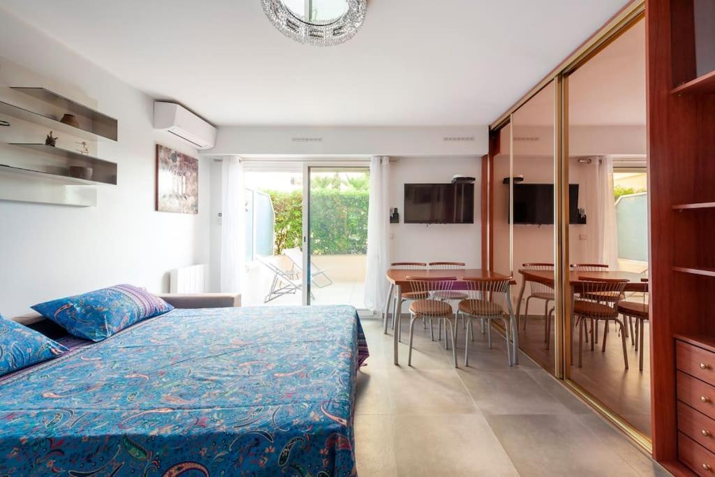 Superbe Studio Avec Terrasse En Front De Mer Menton Exterior foto