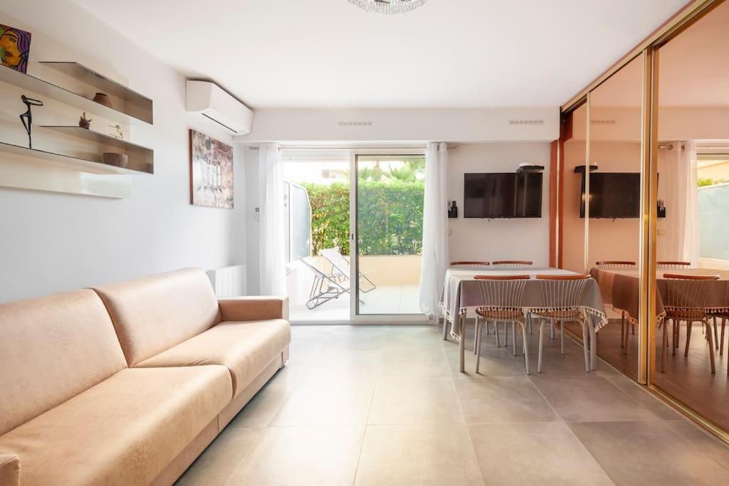 Superbe Studio Avec Terrasse En Front De Mer Menton Exterior foto