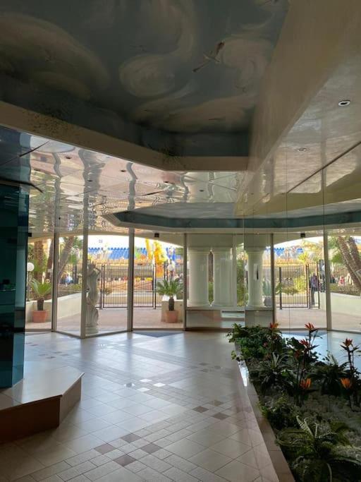 Superbe Studio Avec Terrasse En Front De Mer Menton Exterior foto