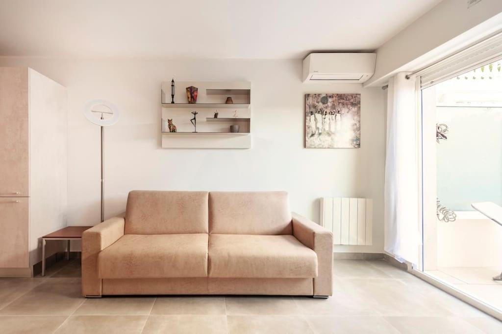Superbe Studio Avec Terrasse En Front De Mer Menton Exterior foto