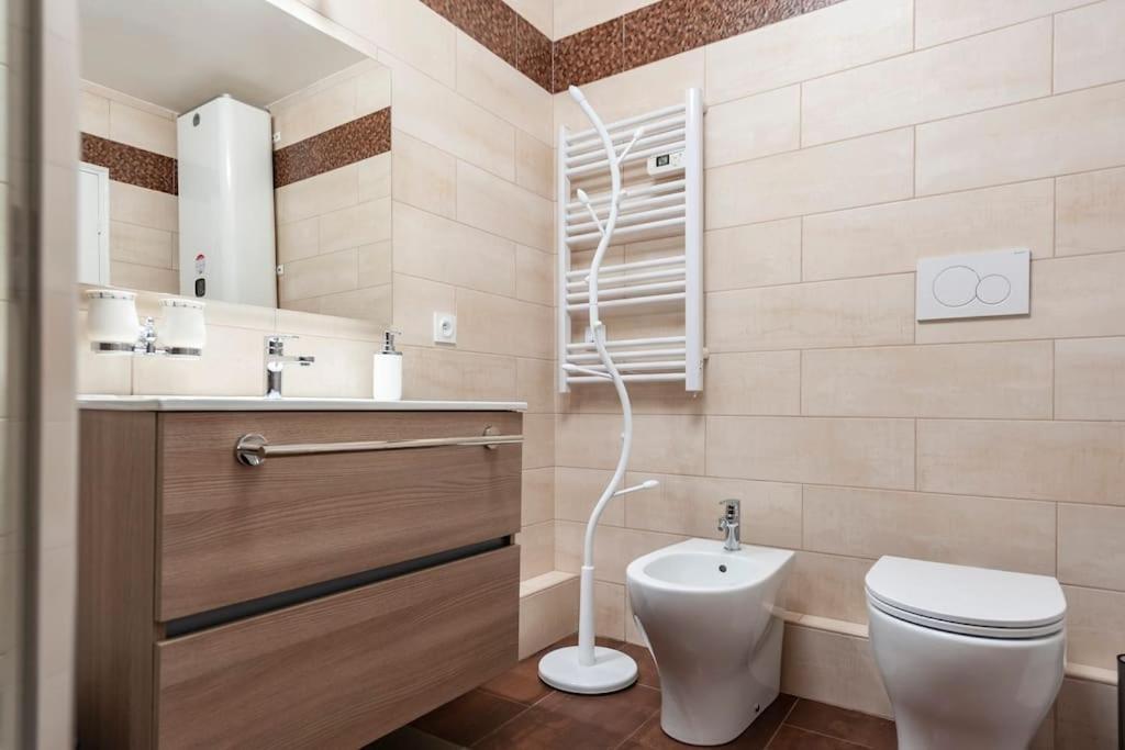 Superbe Studio Avec Terrasse En Front De Mer Menton Exterior foto